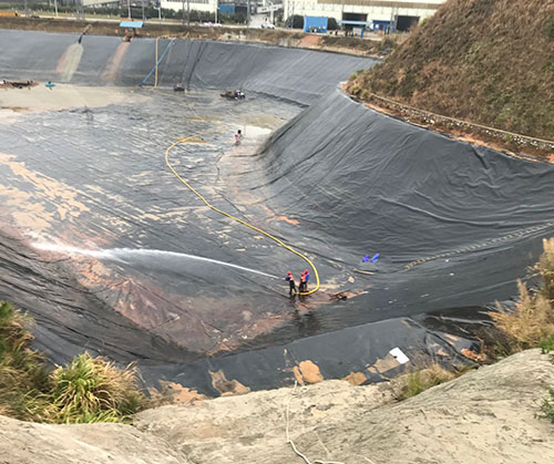 若羌废水池清理