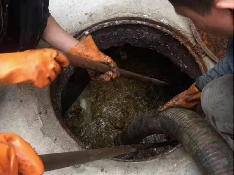 若羌清理化粪池时如何避免沼气的危害?